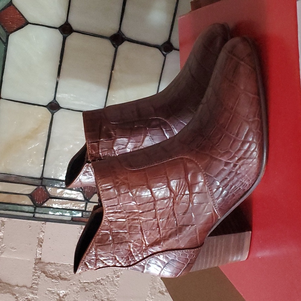 NIB $750 Esquivel boots
